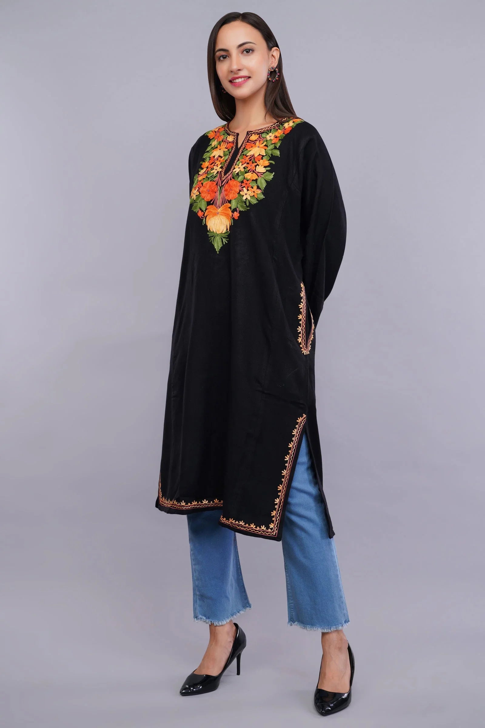 Black Pheran with Floral Poshkaar Design Aari Embroidery - Kashmiri Pheran