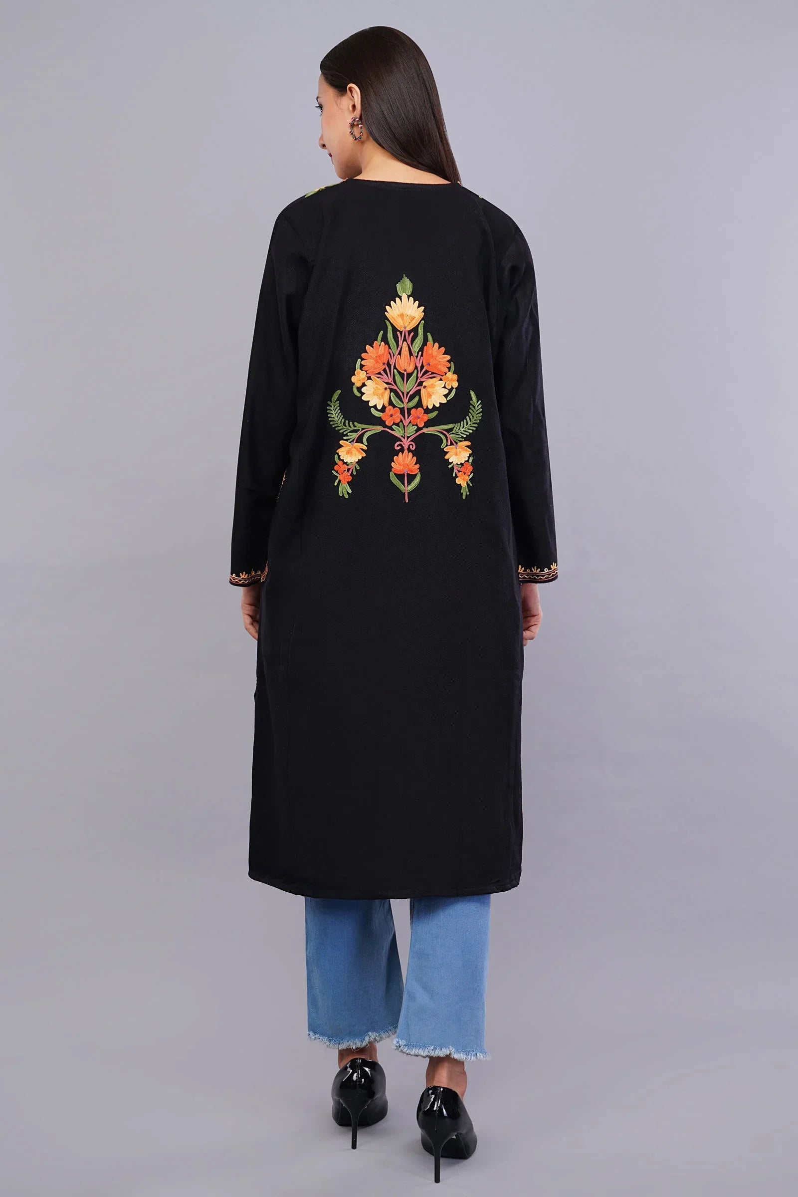 Black Pheran with Floral Poshkaar Design Aari Embroidery - Kashmiri Pheran