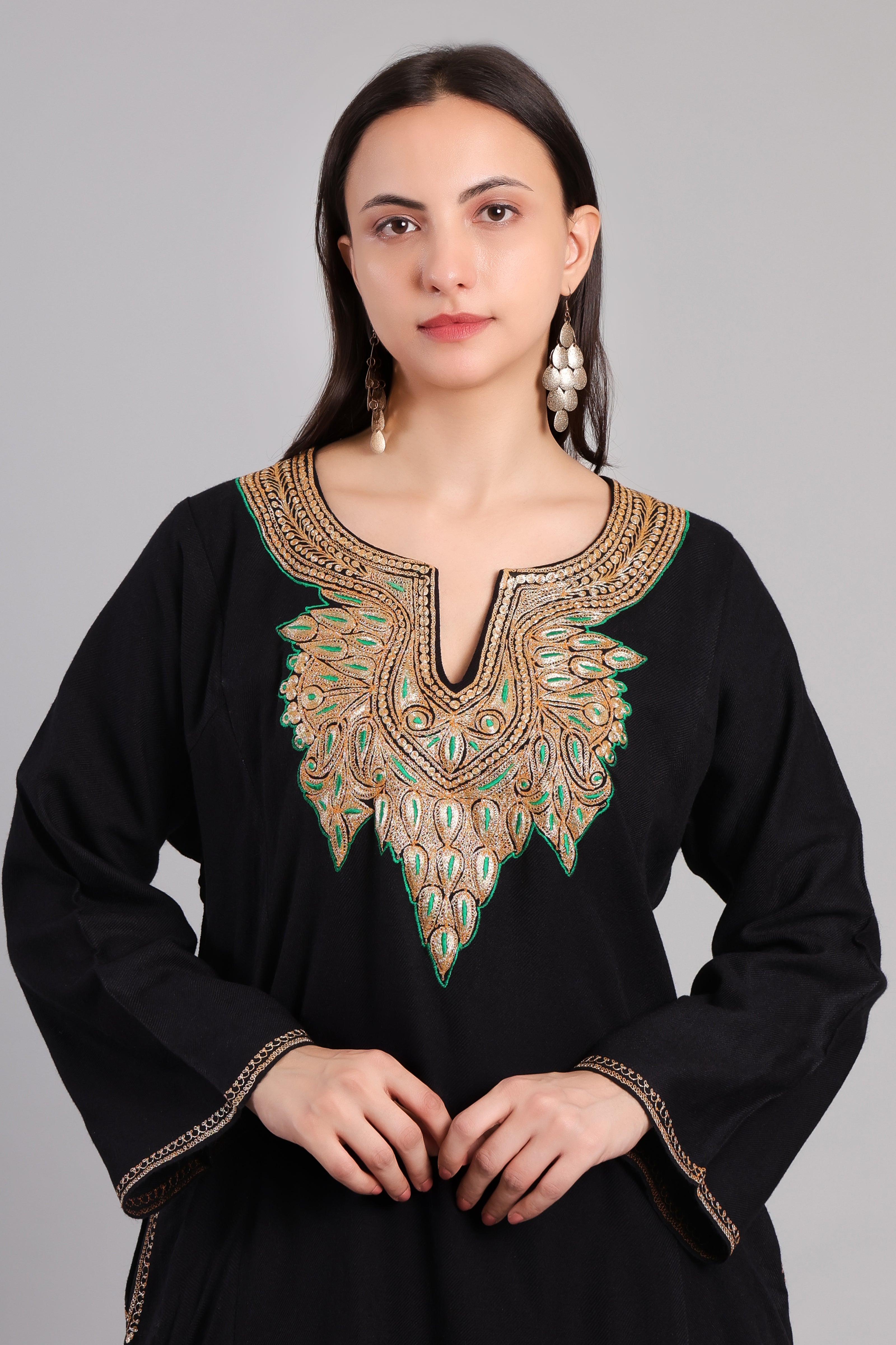 Naqsh-e-Khaas Kashmiri Vine Tilla Embroidered Pheran_Design
