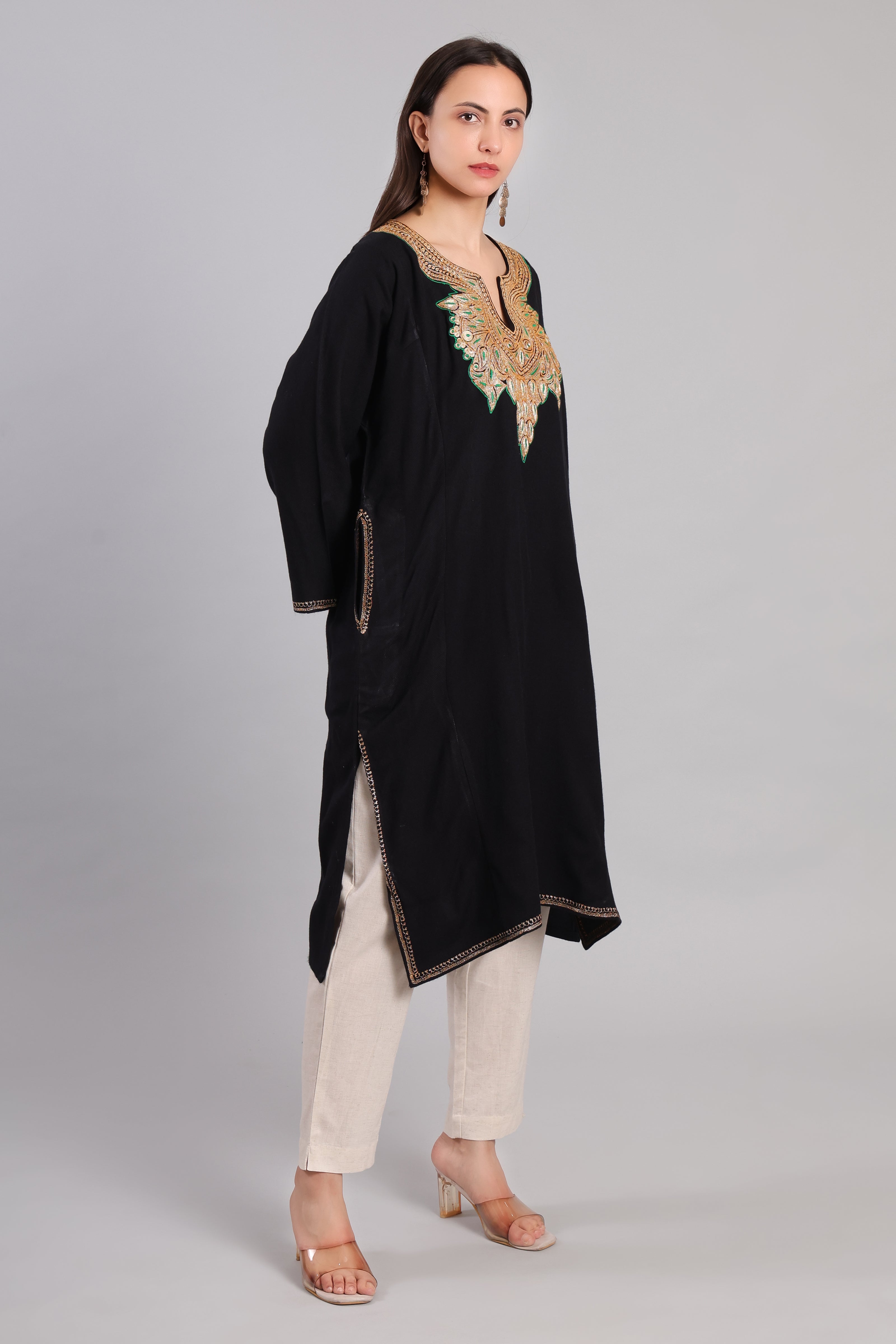 Naqsh-e-Khaas Kashmiri Vine Tilla Embroidered Pheran_Right