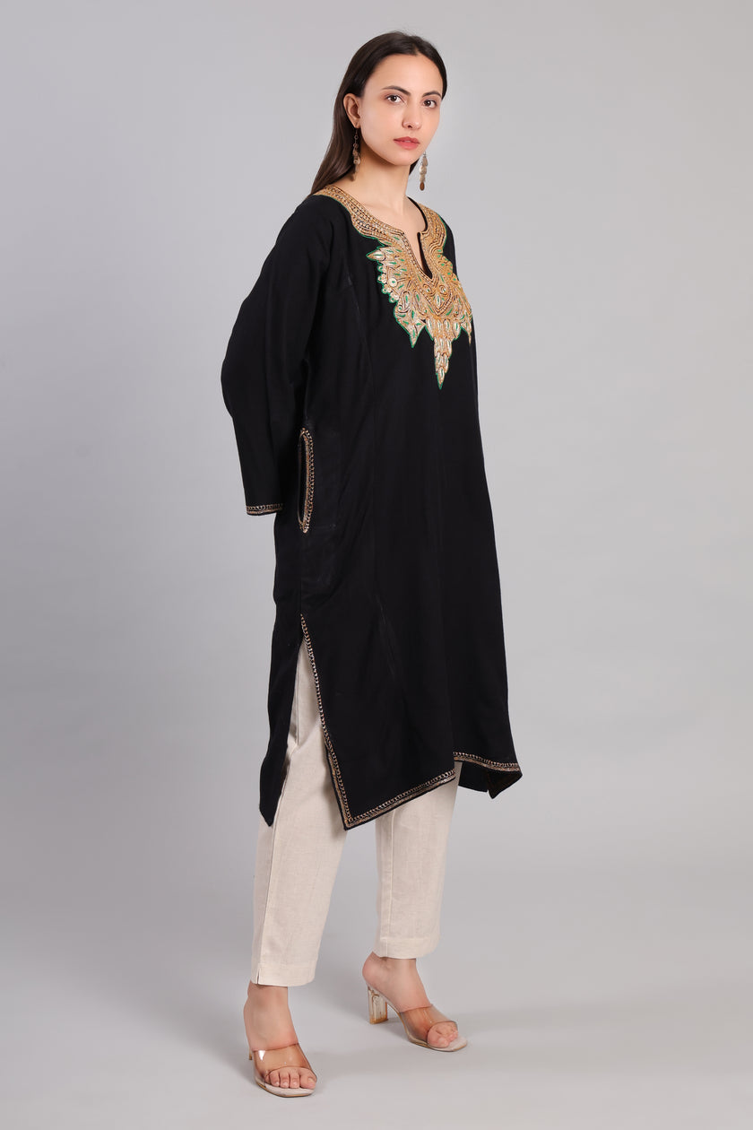 Naqsh-e-Khaas Kashmiri Vine Tilla Embroidered Pheran_Right