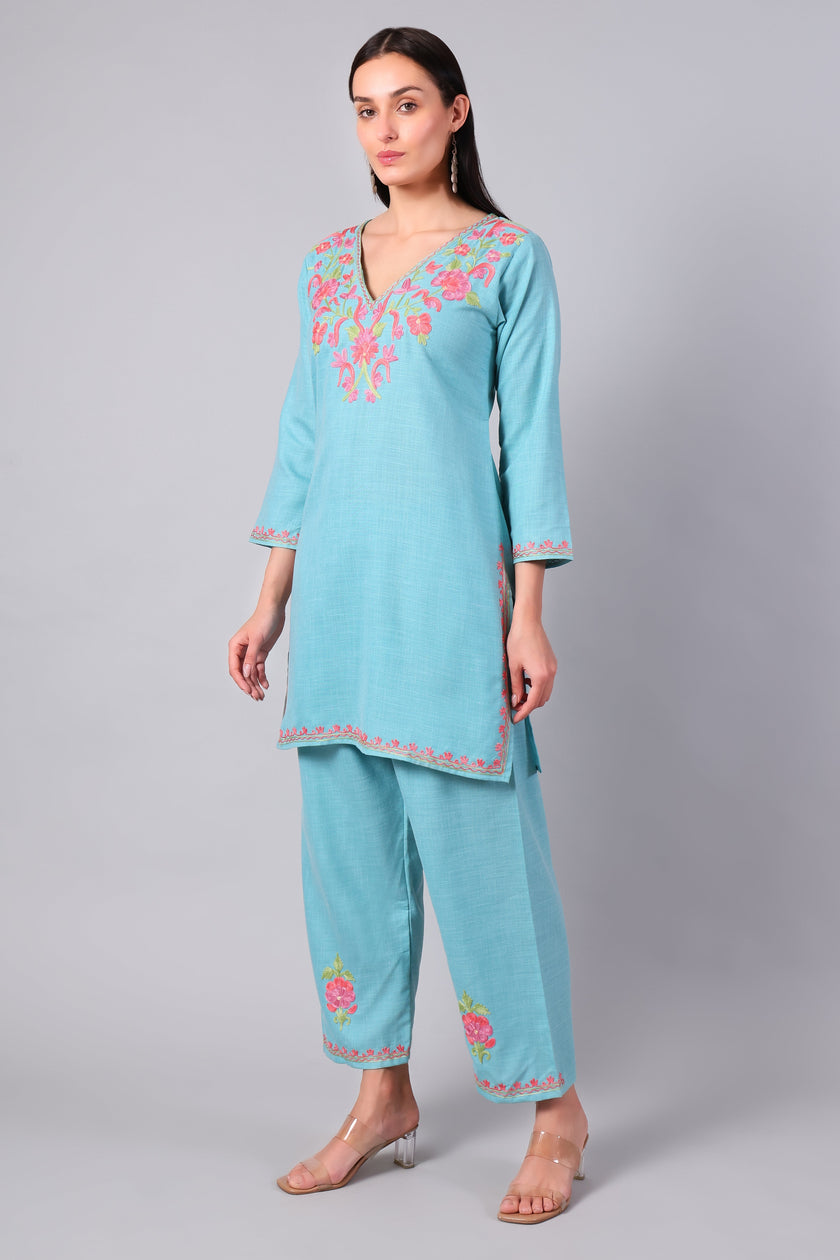 Side view of aqua blue co-ord set with straight-cut tunic and side slits